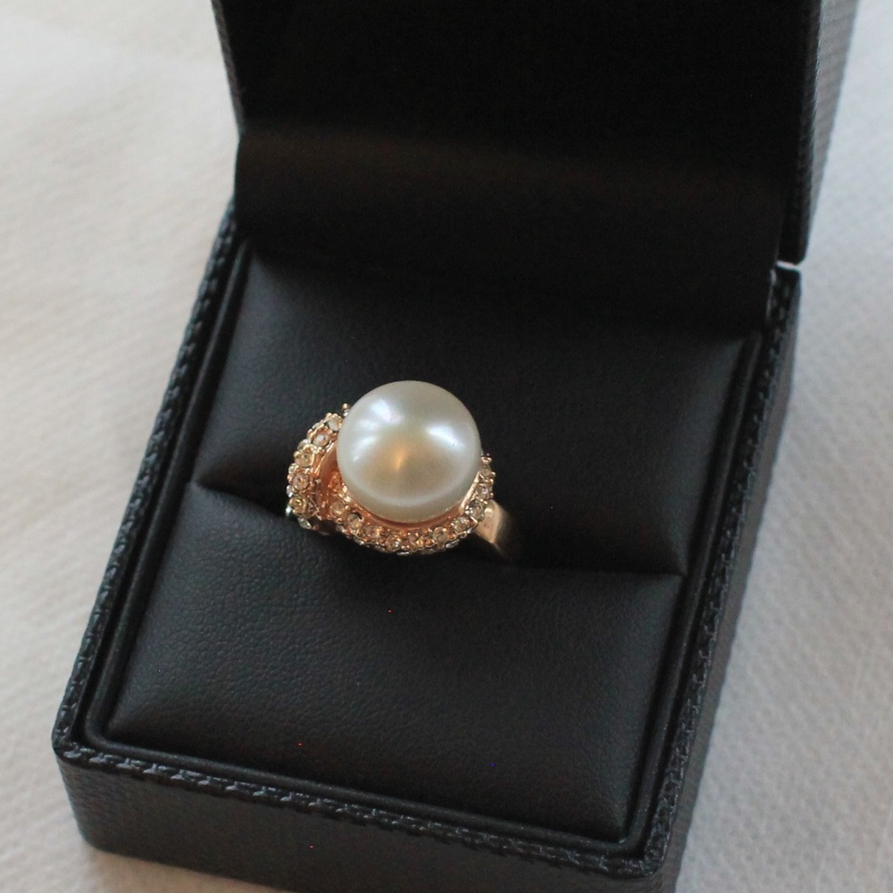Gold Ring with Pearl and Stone Clusters